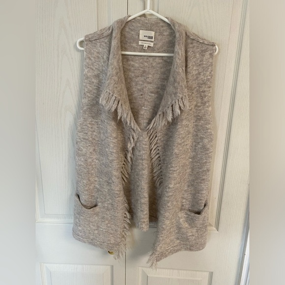 Aritzia Wilfred Free Fei Fei Alpaca BlendFringe Trim Sweater Vest - Picture 4 of 15